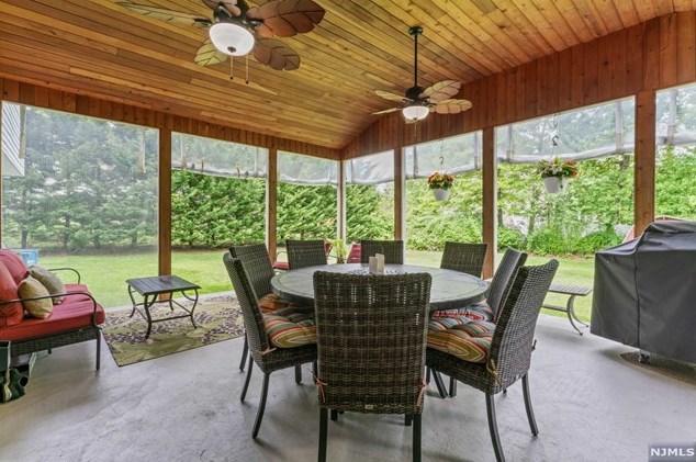 8 Elkton Ter, East Hanover NJ 07936-2526 exterior