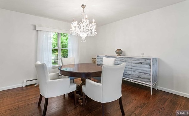 8 Elkton Ter, East Hanover NJ 07936-2526 exterior