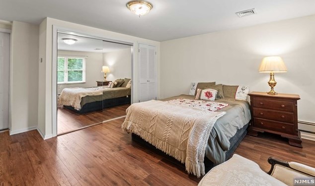 8 Elkton Ter, East Hanover NJ 07936-2526 exterior