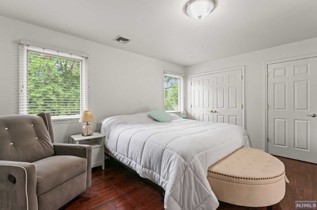 8 Elkton Ter, East Hanover NJ 07936-2526 exterior