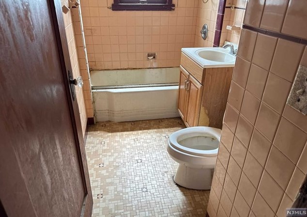 133 Ackerman St, Maywood NJ 07607-1912 exterior