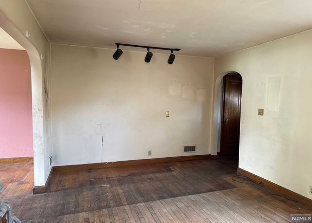 133 Ackerman St, Maywood NJ 07607-1912 exterior