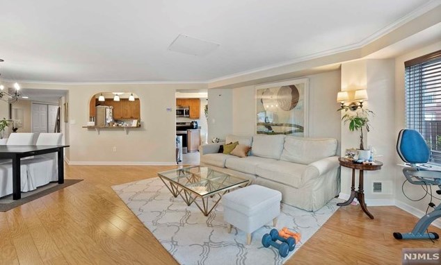 305 Williams Ct, Edgewater NJ 07020-1613 exterior