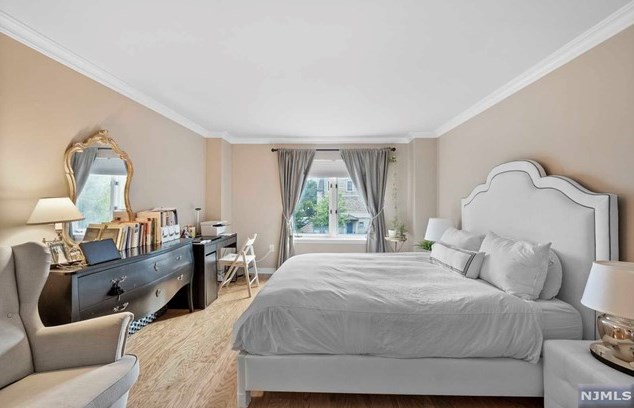 305 Williams Ct, Edgewater NJ 07020-1613 exterior