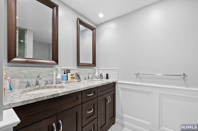 305 Williams Ct, Edgewater NJ 07020-1613 exterior