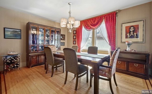 321 Griggs Ave, Teaneck NJ 07666-3101 exterior