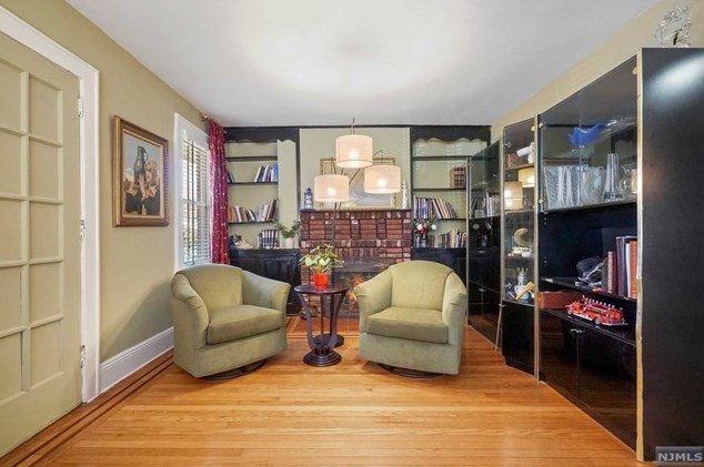 321 Griggs Ave, Teaneck NJ 07666-3101 exterior