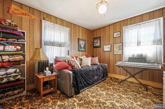 321 Griggs Ave, Teaneck NJ 07666-3101 exterior