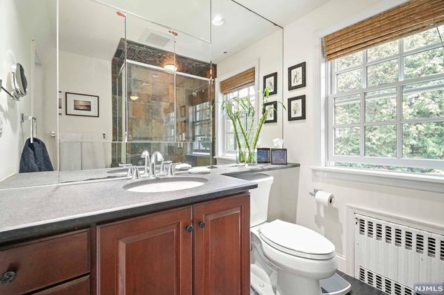 125 Oak St, Tenafly NJ 07670-3013 exterior