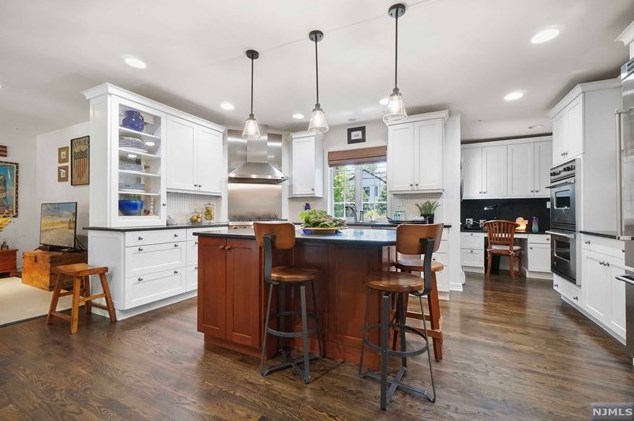 125 Oak St, Tenafly NJ 07670-3013 exterior