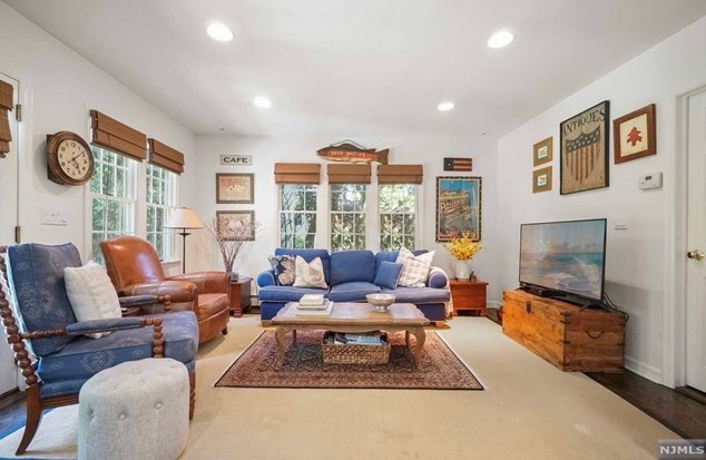 125 Oak St, Tenafly NJ 07670-3013 exterior