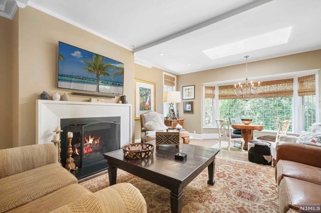 125 Oak St, Tenafly NJ 07670-3013 exterior