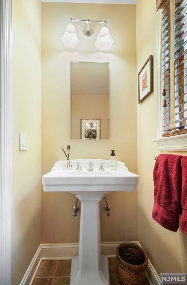 125 Oak St, Tenafly NJ 07670-3013 exterior