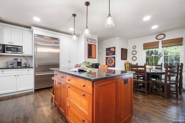 125 Oak St, Tenafly NJ 07670-3013 exterior