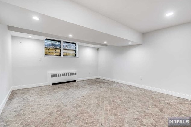 2350 5 St, West Fort Lee NJ 07024-7812 exterior