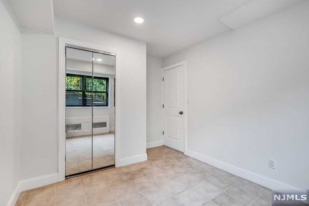 2350 5 St, West Fort Lee NJ 07024-7812 exterior