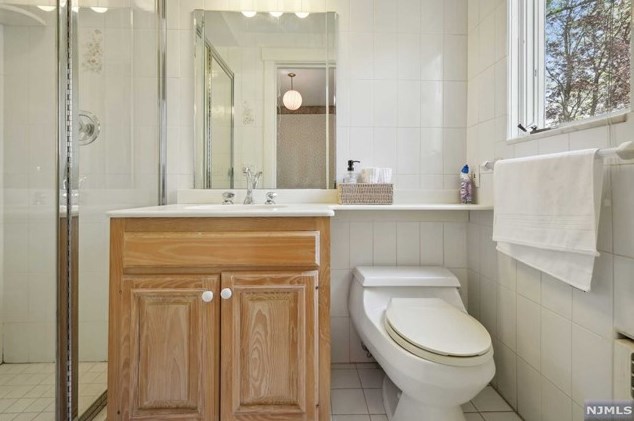 24 Fairview Ave, Montvale NJ 07645-2510 exterior