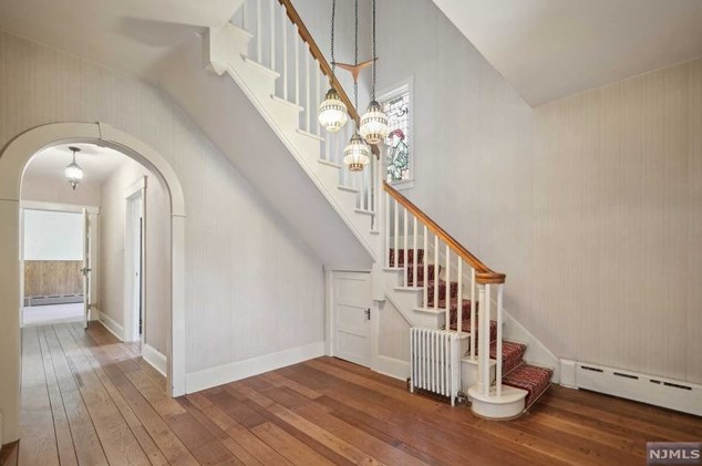 24 Fairview Ave, Montvale NJ 07645-2510 exterior