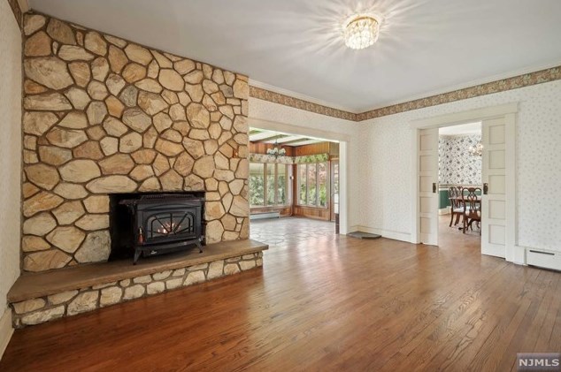 24 Fairview Ave, Montvale NJ 07645-2510 exterior