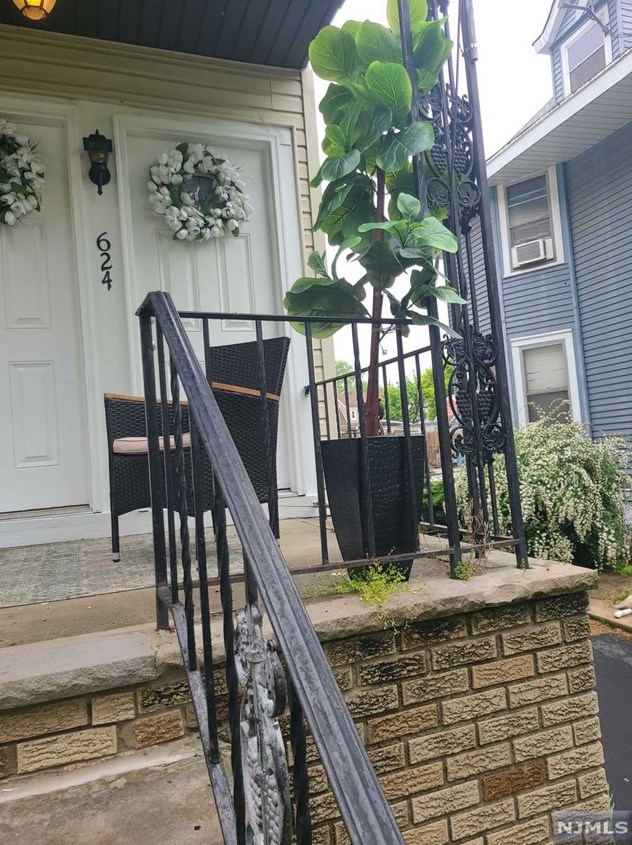 624 Madison Ave, Elizabeth NJ 07201-1210 exterior