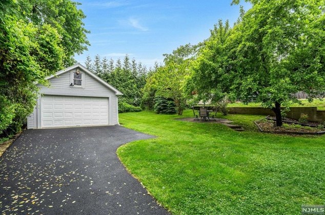 651 Orch St, Oradell NJ 07649-1435 exterior