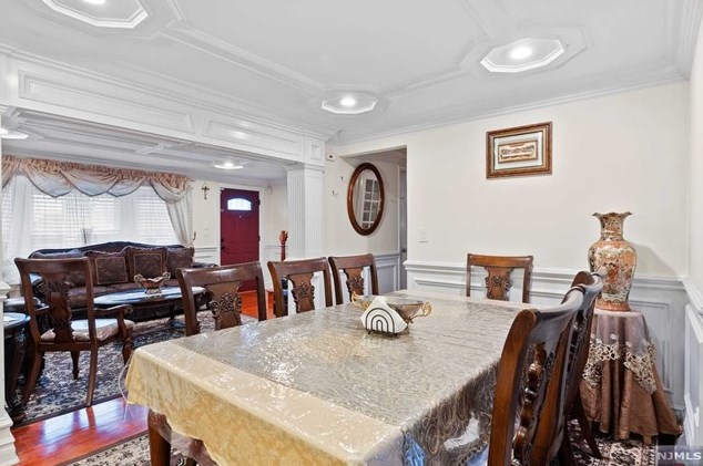 21 Lincoln Ave, Elmwood Park NJ  07407-1615 exterior