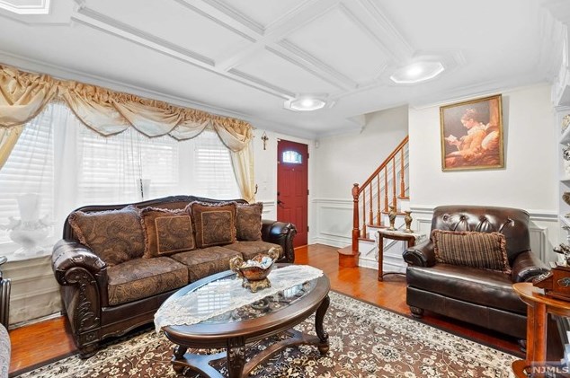 21 Lincoln Ave, Elmwood Park NJ  07407-1615 exterior