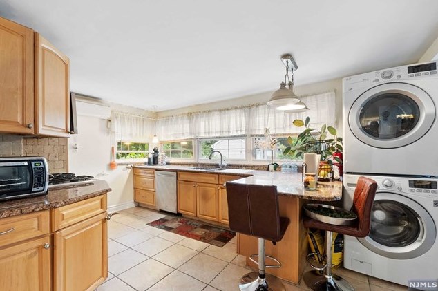 21 Lincoln Ave, Elmwood Park NJ  07407-1615 exterior