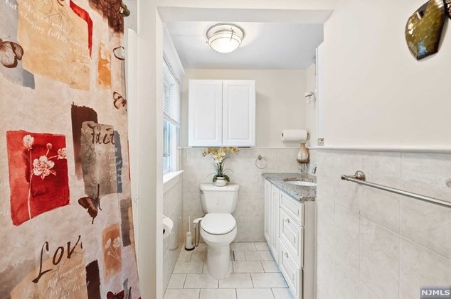 21 Lincoln Ave, Elmwood Park NJ  07407-1615 exterior