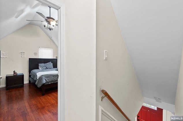 21 Lincoln Ave, Elmwood Park NJ  07407-1615 exterior