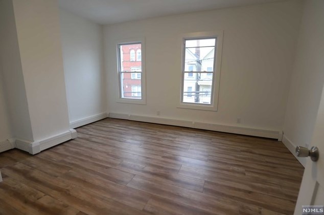 9 Maple St, Kearny NJ 07032-1986 exterior