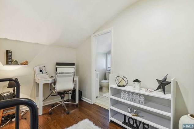 205 Roosevelt Ave, Hasbrouck Heights NJ 07604-1611 exterior