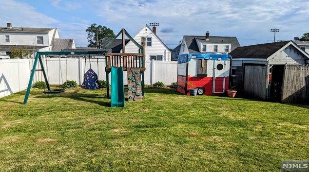 110 Lincoln Ave, Elmwood Park NJ  07407-1619 exterior