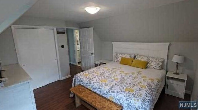 110 Lincoln Ave, Elmwood Park NJ  07407-1619 exterior