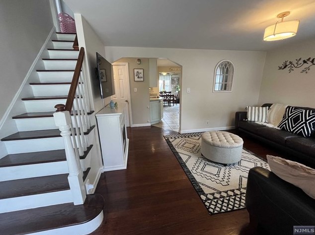 110 Lincoln Ave, Elmwood Park NJ  07407-1619 exterior