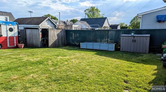 110 Lincoln Ave, Elmwood Park NJ  07407-1619 exterior