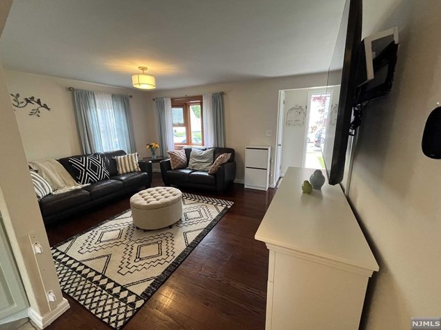 110 Lincoln Ave, Elmwood Park NJ  07407-1619 exterior