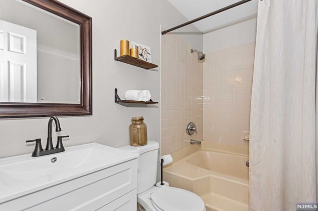 63 Ralph St, Wayne NJ 07470-2217 exterior