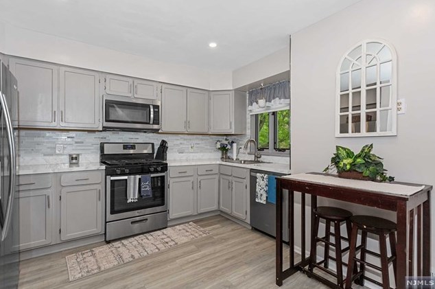 63 Ralph St, Wayne NJ 07470-2217 exterior