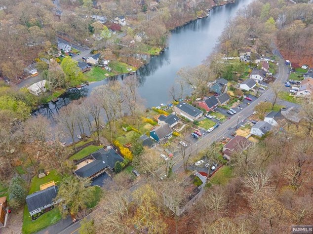 240 Skyline Lake Dr, Skyline Lakes NJ  07456-1959 exterior