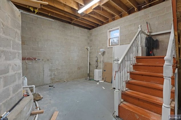 240 Skyline Lake Dr, Skyline Lakes NJ  07456-1959 exterior