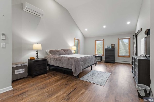 240 Skyline Lake Dr, Skyline Lakes NJ  07456-1959 exterior