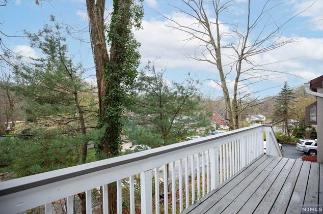 240 Skyline Lake Dr, Skyline Lakes NJ  07456-1959 exterior