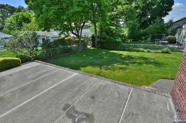 178 Queen St, Bergenfield NJ 07621-1524 exterior