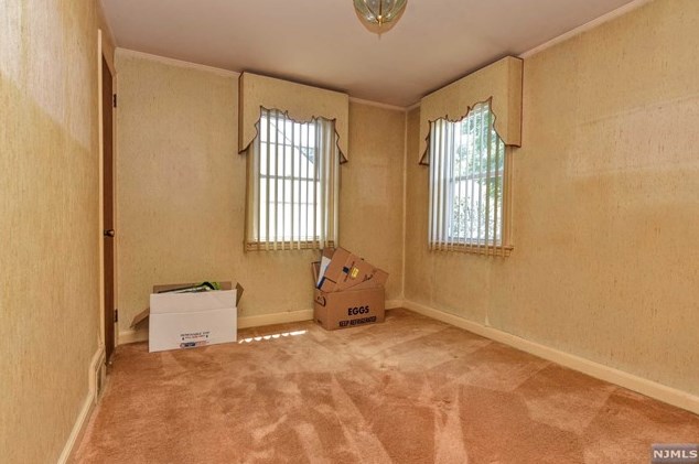 178 Queen St, Bergenfield NJ 07621-1524 exterior