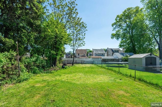 39 Division Ave, Belleville NJ 07109-2143 exterior