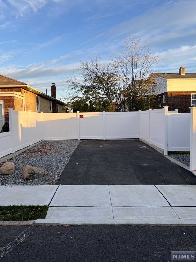 819 Pennsylvania Ave, Lyndhurst NJ 07071-1315 exterior