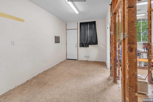 88 Chancellor Ave, Newark NJ 07112-1756 exterior