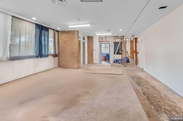 88 Chancellor Ave, Newark NJ 07112-1756 exterior