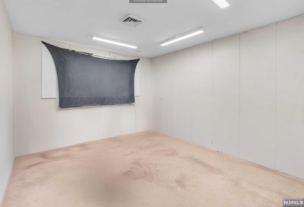 88 Chancellor Ave, Newark NJ 07112-1756 exterior